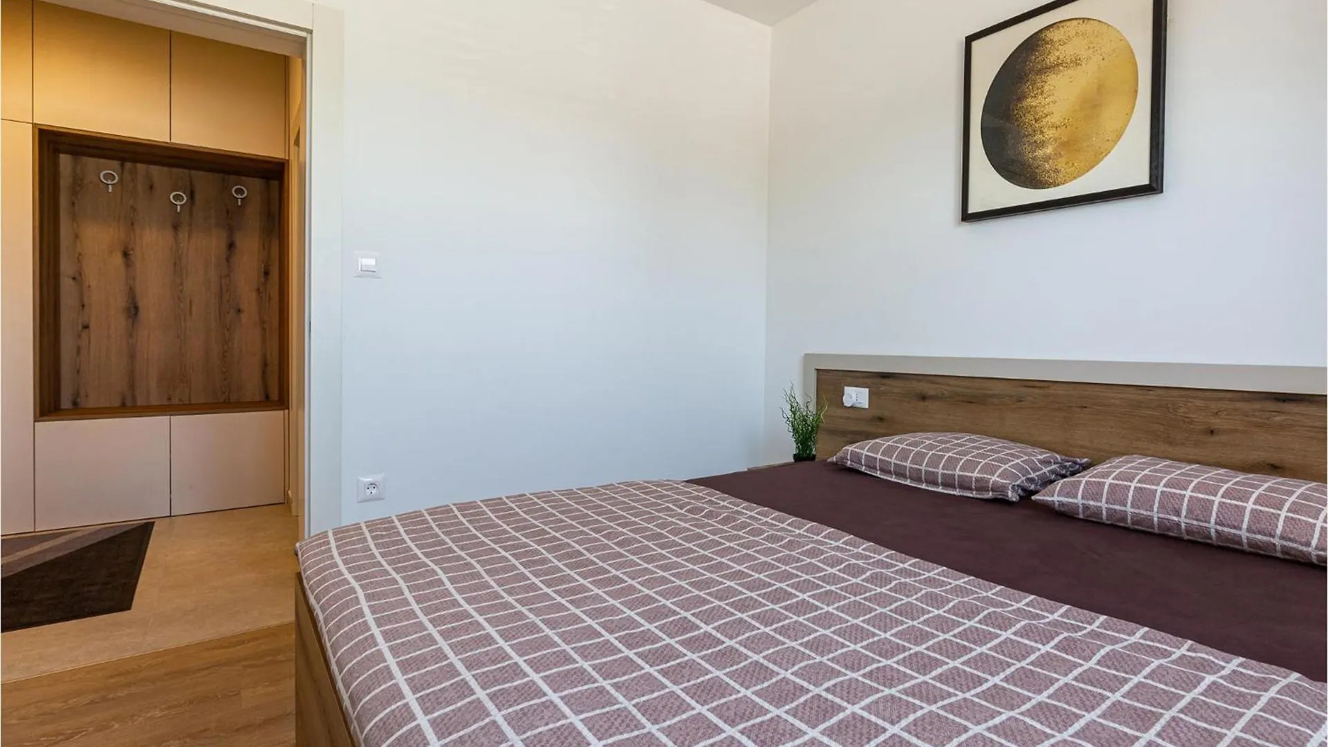 2 Bedroom Stunning Apartment In Zaton Zaton