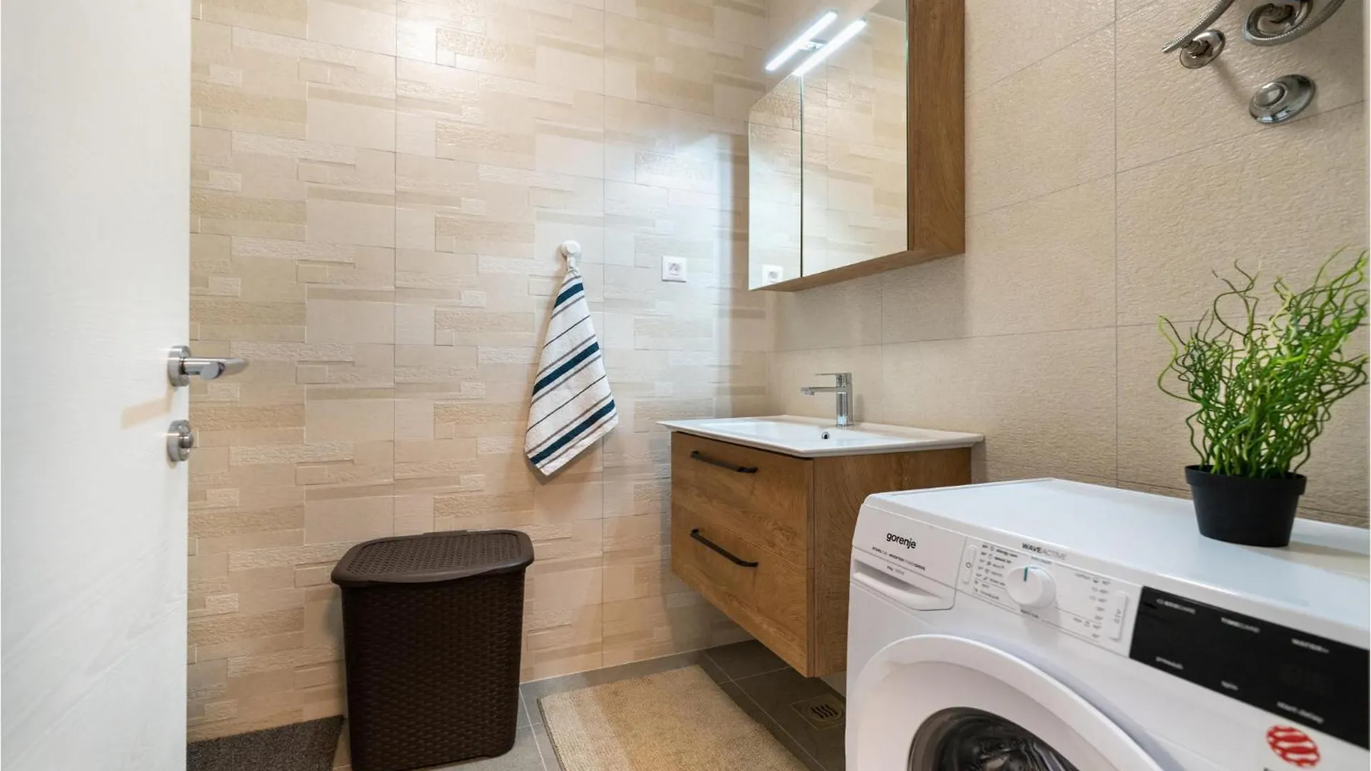 2 Bedroom Stunning Apartment In Zaton Zaton